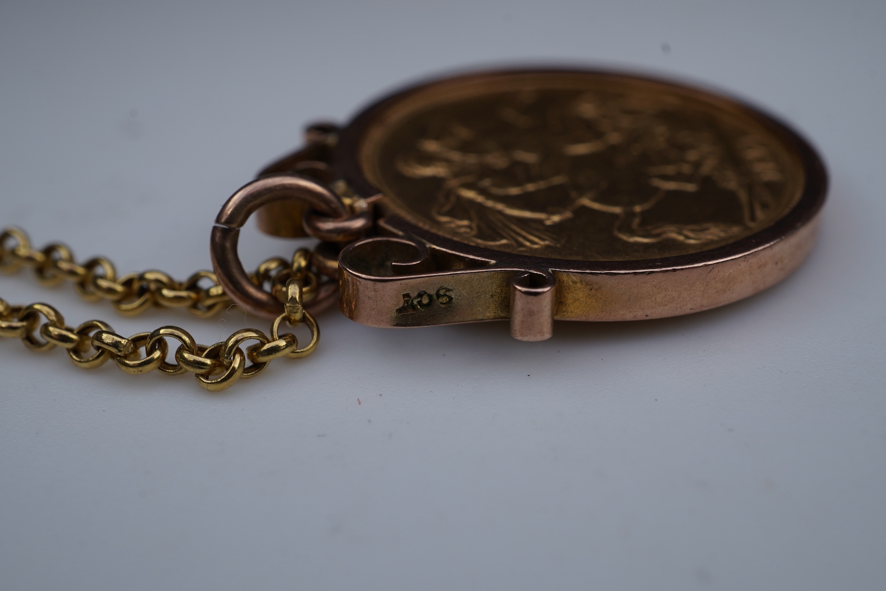 A Victorian gold sovereign pendant